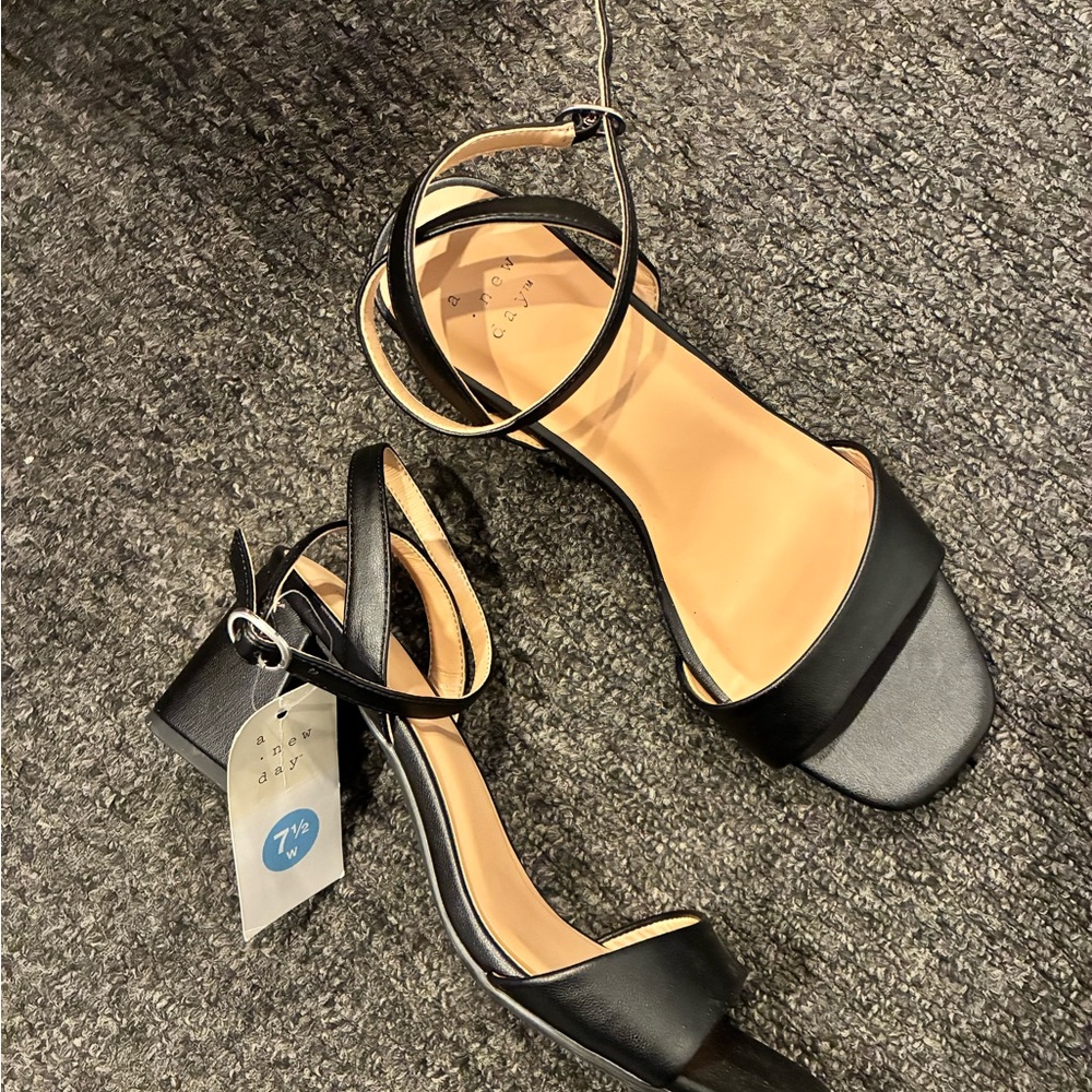 a new day Black Strappy Sandals 7.5 W